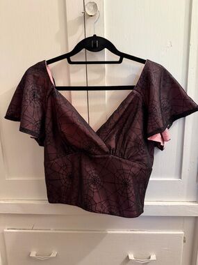 Women's Dark Plum Spiderweb Print V-Neck Crop Top